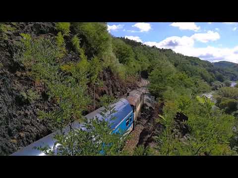 Odjezd Bardotky 749.264-8 ze zastávky Petrov u Prahy