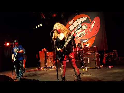 NASHVILLE PUSSY - She Keeps Me Coming and I Keep Going Back : Holland, Hoofddorp, July 14, 2023