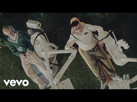 Tredici Pietro, Lil Busso, Diss Gacha - SARA E SABRINA (Lyric Video)