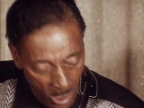 Mississippi Fred McDowell plays 