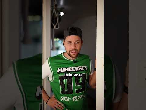 Mom's going crazy 😂 #mom #momandmarkus #sketch #viral #funny