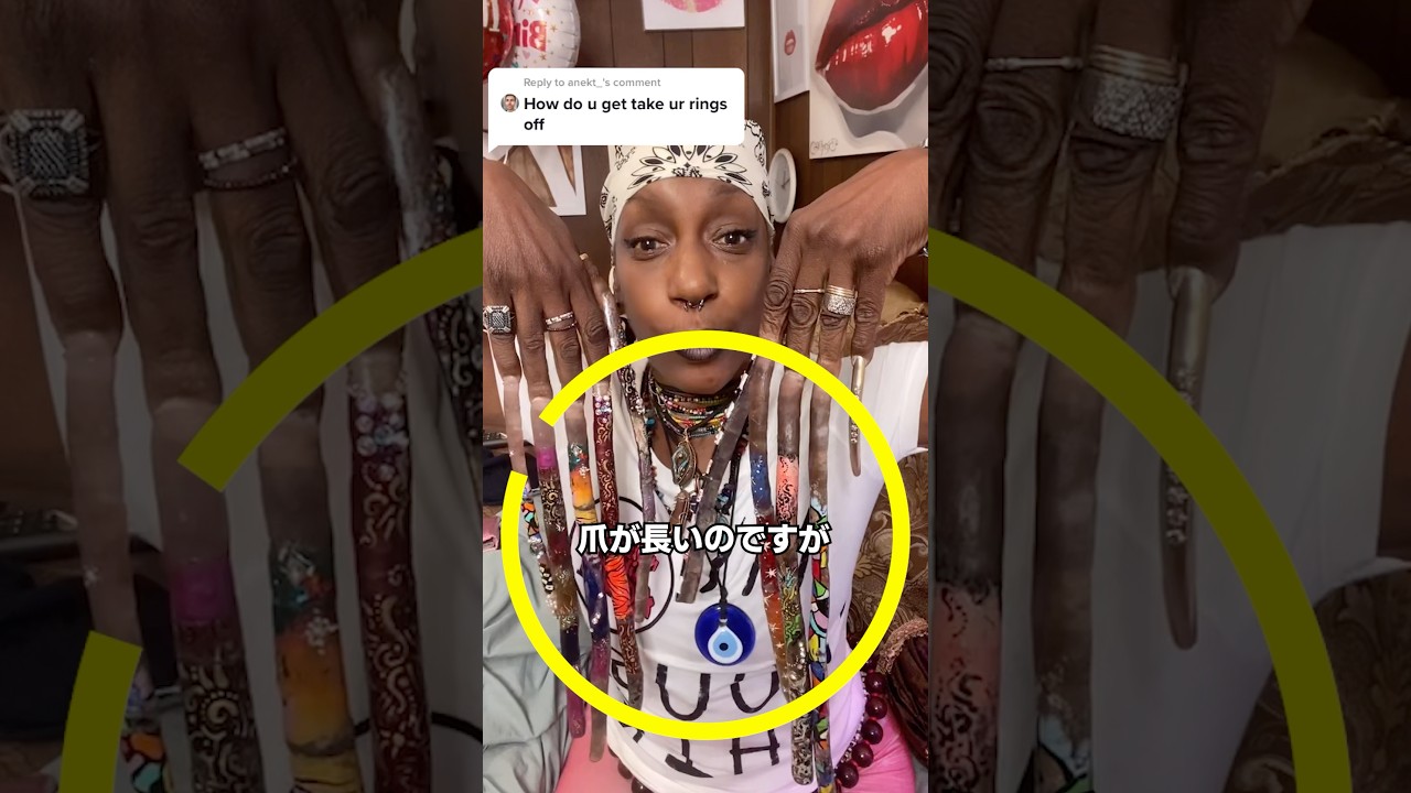 長さ30cmの爪で暮らす女性