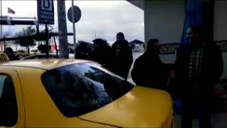 TAKSİLER ÇEKİCİLERLE KALDIRILDI