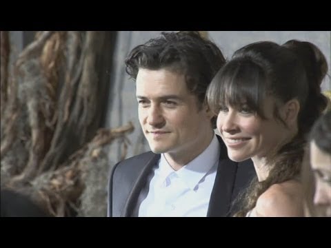 ホビット』プレミア。オーランド・ブルームとマーティン・フリーマンが『スマウグの嘆き』のレッドカーペットに登場 (The Hobbit premiere: Orlando Bloom and Martin Freeman hit the red carpet for Desolation of Smaug)