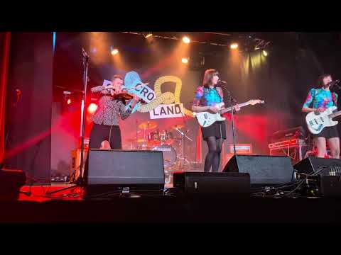 Tall Poppies  (Cro Cro Land Festival 2025)