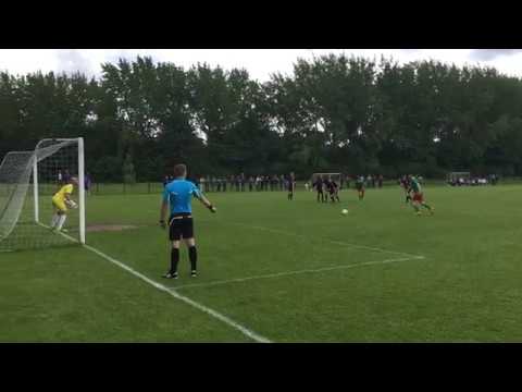 Stefan Bakker zet De Alblas op 1-0 tegen Groote Lindt (penalty)