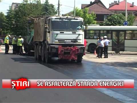 Se asfaltează strada Energiei - www.1tvbacau.ro (22.05.2014)