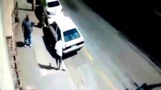 Man try to steal car... then run away :-)