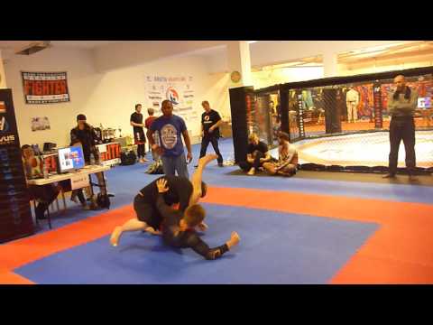 Grotta Grappling '14 Q3 - Jakob Økland [SW Open Beginner - Kamp 2] vs Ukjent