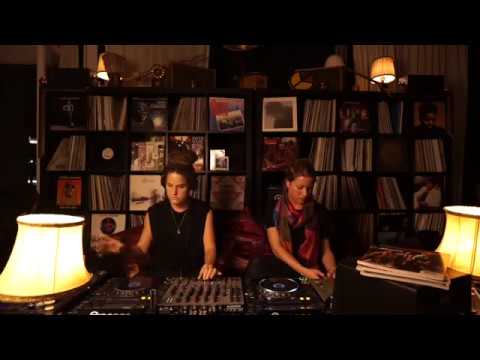 Livingroom Session with Victoria Engel & Frau Hug | Kasheme