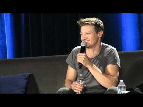 Jeremy Renner - Favorite Avenger? (Chicago Wizard World 2015)
