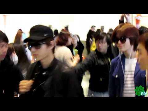 130425 INFINITE @ Taiwan Taoyuan Airport (L, SungJong, DongWoo)
