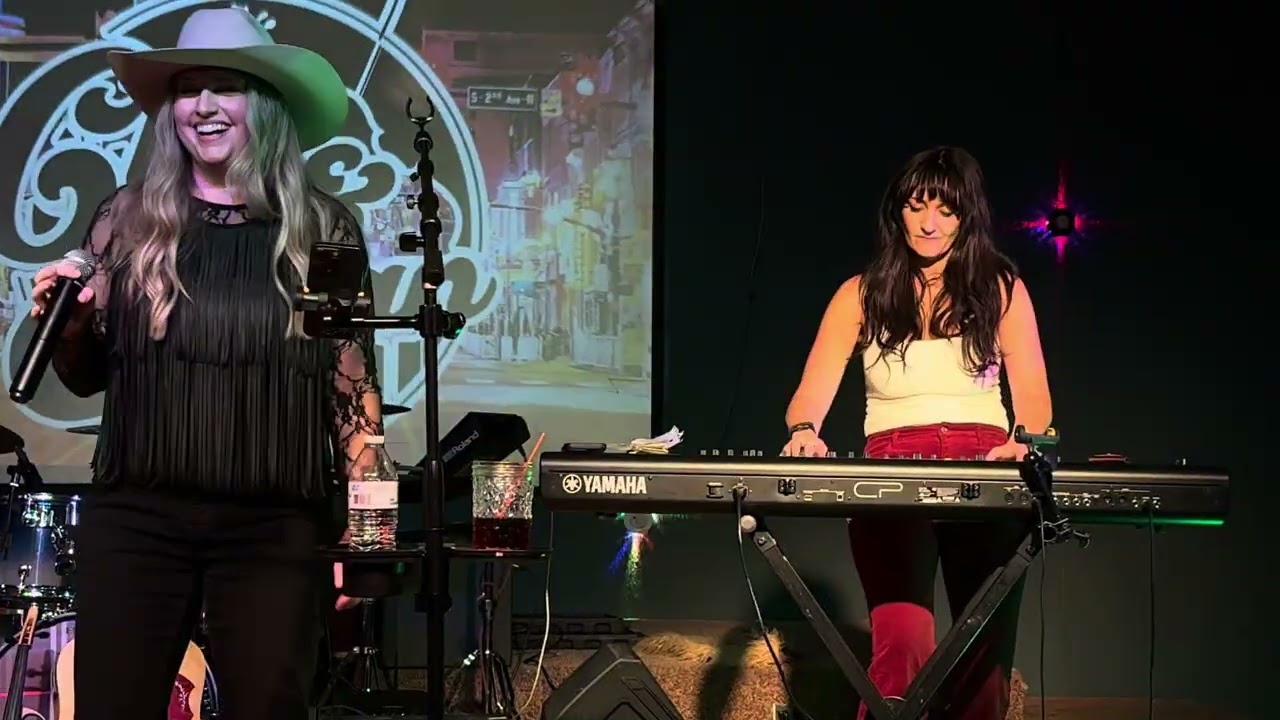 Promotional video thumbnail 1 for Laura Caroline
