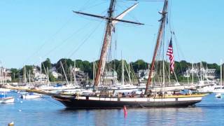 preview picture of video 'Lynx Tall Ship Leaves Marblehead Harbor - Sailing'