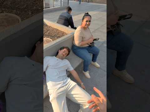 Asustamos a señora en broma 😳 #QuienEsJuan #humor #comedia #broma #camaraoculta