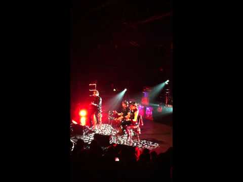 Don't Walk Away (acoustic) video