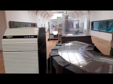 Un des plus anciens ordinateurs au monde: le cray 2 au CNAM.