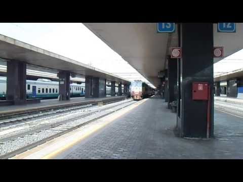 E656.476 in partenza con l' IC 727 "Archimede" Roma Termini - Siracusa/Palermo Centrale