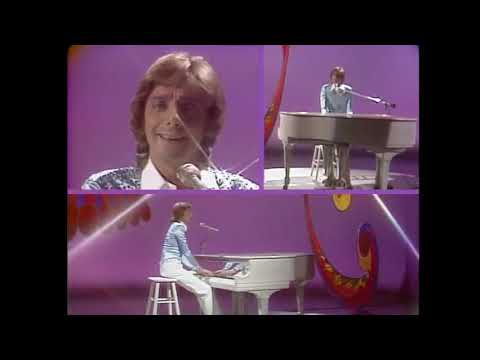 24Feb1975 "Mandy" - Barry Manilow (The Smothers Brothers Show)