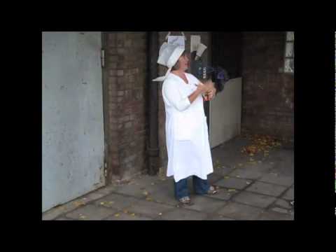 Kätje Pauls erzählt über ihre Arbeit in der XOX-Fabrik in Kleve