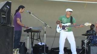 Quetzal Guerrero performs Mundo Enganado by Mestre Barrão