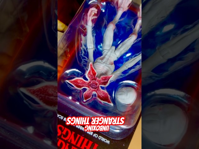 Vídeo relacionado con Cinereplicas Stranger Things - Demogorgon Cuaderno de tapa dura - 14.5 * 21cm 160p - Licencia Oficial