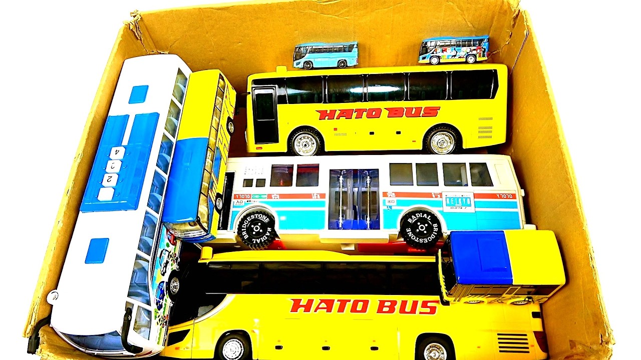 箱に集めた色々なバスのミニカーをチェックして坂道を走行テストしていこう☆