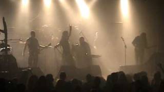 Fernando Ribeiro of MOONSPELL performs with ROOT song &quot;Salamandra&quot;