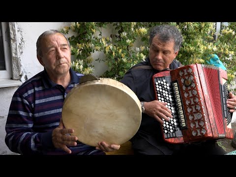 Крымскотатарская песня. Крым. Мен анамны бир къызы эдим