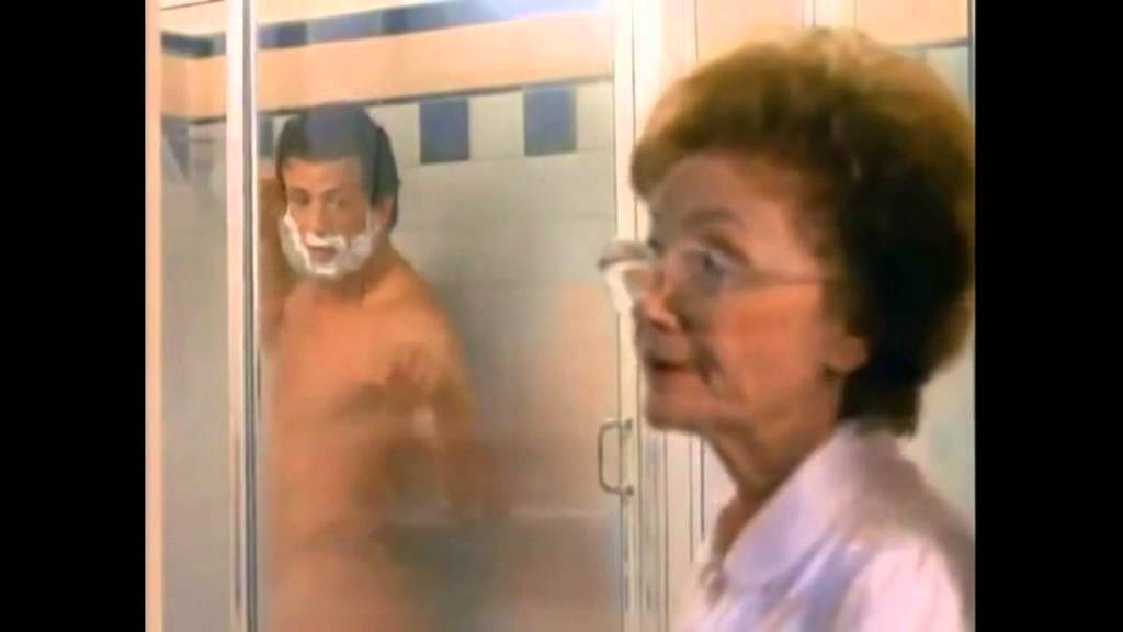 Miniature de la vidéo Arrête ou ma mère va tirer ! (1992) Bande annonce française du film Arrête ou ma mère va tirer !