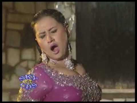 NARGIS BEST DANCE ON   Kin Min Laai Kaale Badlan _ MUJRA PLUS