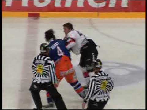 30.9.2006 Burke Henry (Tappara) vs Brandon Crombeen (Ässät)