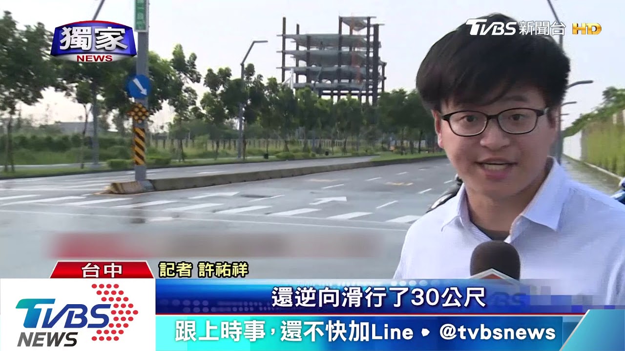 騎士直行撞上闖紅燈轎車　頭部重摔命危