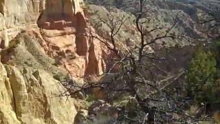 preview picture of video 'Ghost Ranch - hiking down from Chimney Rock'