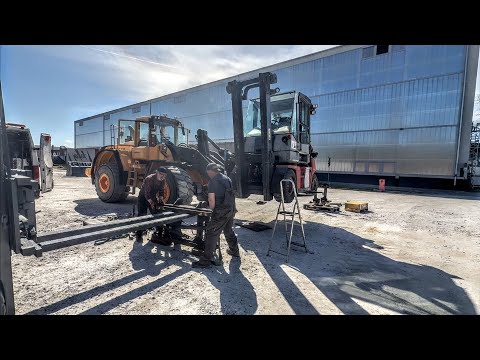 Wózek widłowy KALMAR DCE 55-6HM montaż masztu , karetki oraz wideł za pomocą ładowarki VOLVO :)...