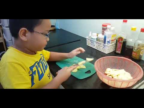 Canh khoai tây nấu sụn thịt + Rau muống xào tỏi