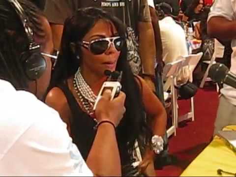 Lil Kim claims, "She's going back to her old ways ...