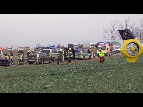 Ein Toter und zwei Schwerverletzte bei Verkehrsunfall