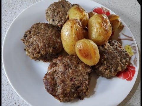 Traditional Greek "keftedakia" (fried meatballs) and "mpiftekakia" (burgers in the oven) by Kiki