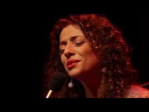 A pique - Luna Monti y Juan Quintero