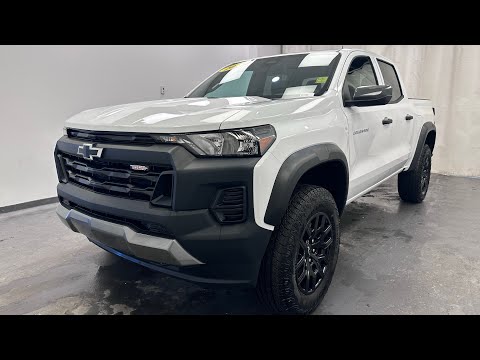 2025 Chevrolet Colorado Crew Cab Short Box 4-Wheel Drive Trail Boss in White for sale at Davis GMC Buick Lethbridge in Lethbridge, AB