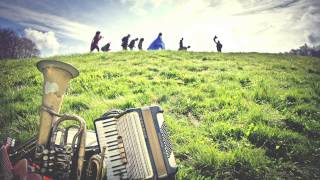 Guillem Roma - Alguna cosa se'ns esta escapant