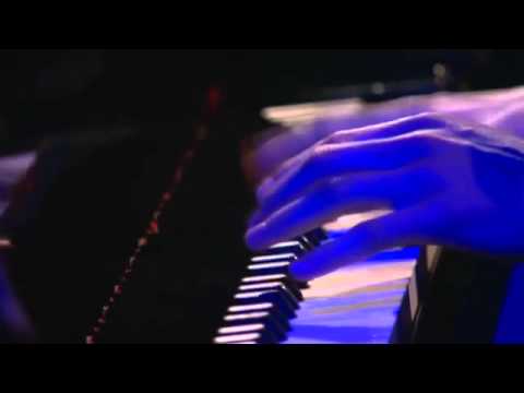 Avishai Cohen - 'Dreaming' live (Jazz Sous les Pommiers, 2013)