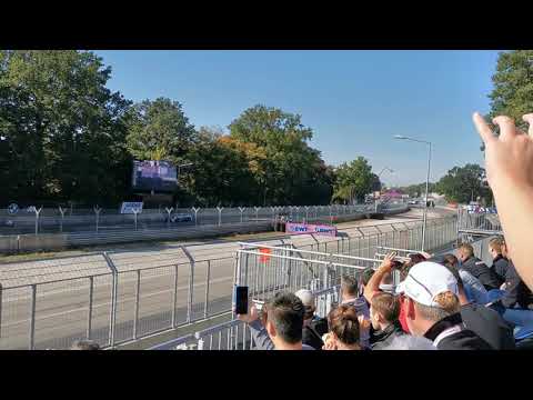 DTM Norisring 2021 Alpha Tribüne Zu dritt durch die Grundig-Kehre (mit Kontakt)