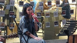 Download lagu Vanessa Zee - Menjauh, live at December Coffee Blok M, 15 Agustus 2026 mp3