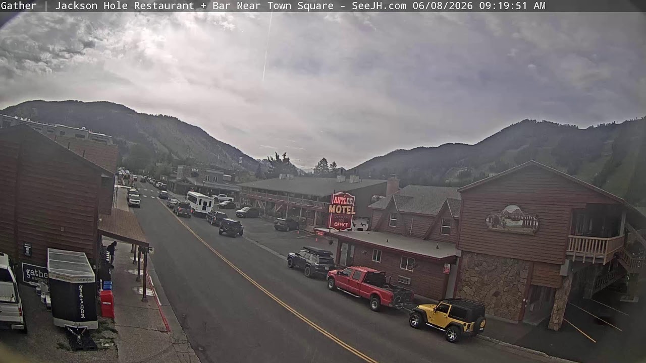 Live webcam view of Calle junto a Gather Restaurant & Bar