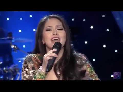 Thể hiện bởi Hồ Hoàng Yến
