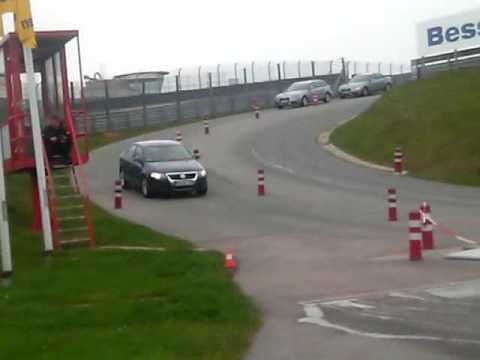 VW Passat mit ausbrechendem heck