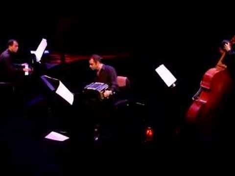 Trio de Carlos Corrales en l'Anphi de la Opera de Lyon