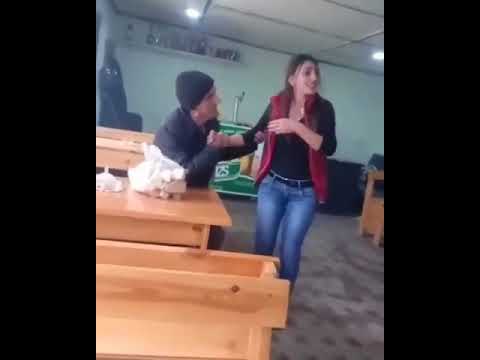 Kafedə işləyən qız 18+ video